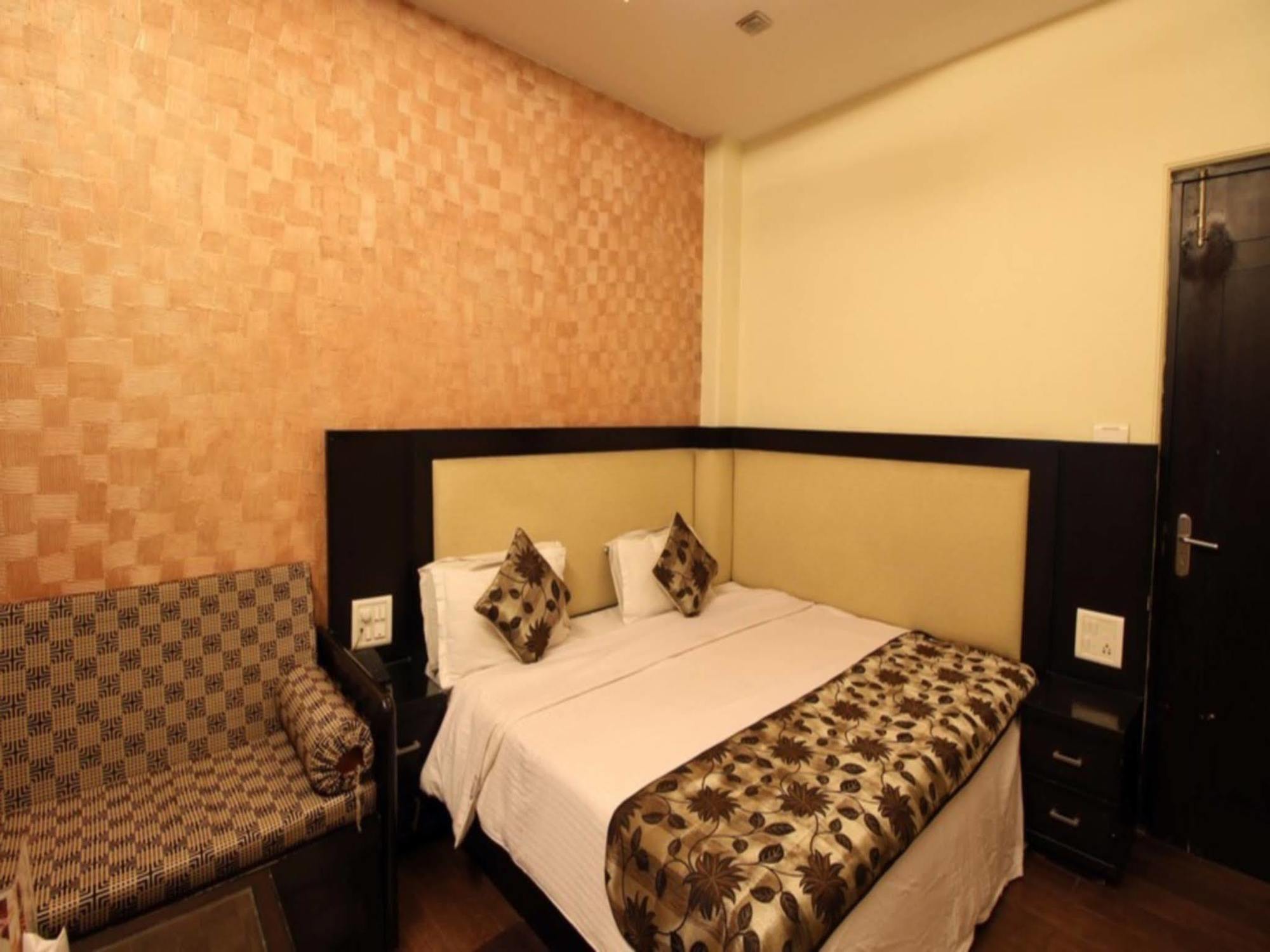 Arihant Inn-Near Blk Hospital Ню Делхи Екстериор снимка
